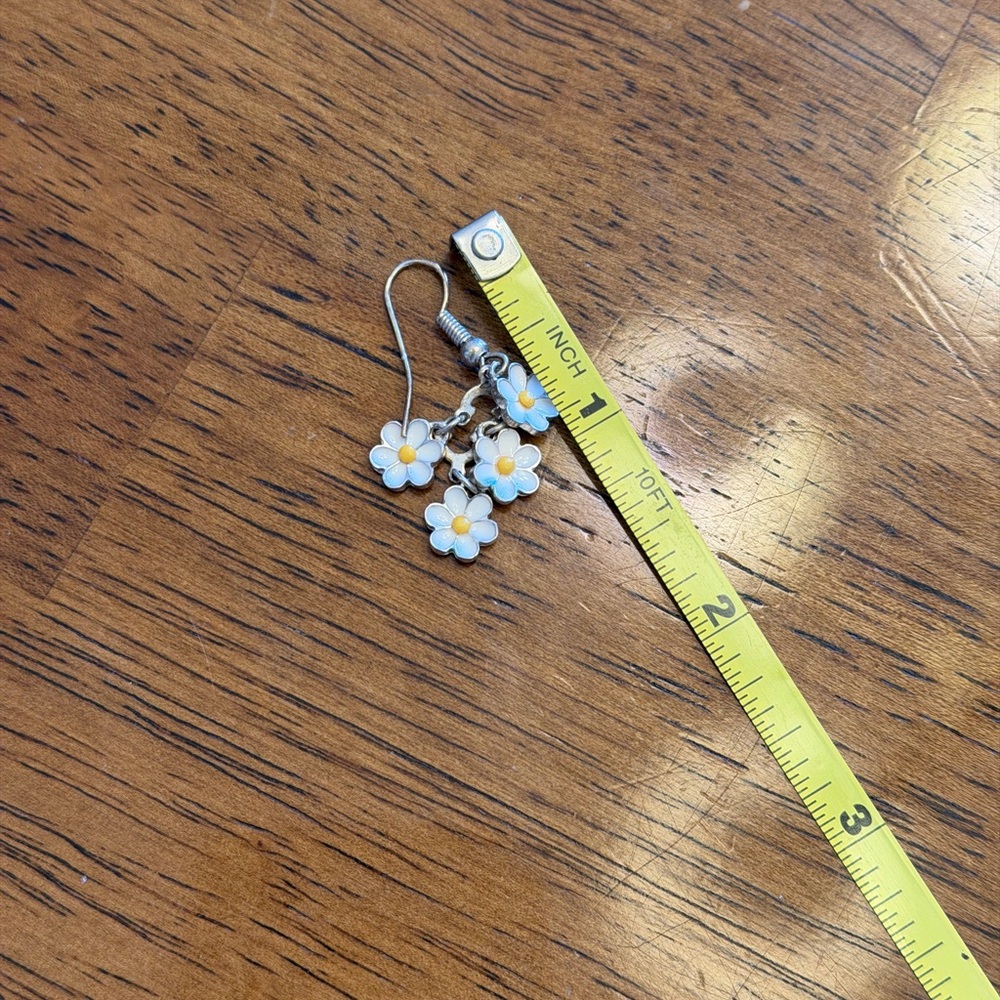 Daisy Flower Necklace and Earring Set - Picture 4 of 4